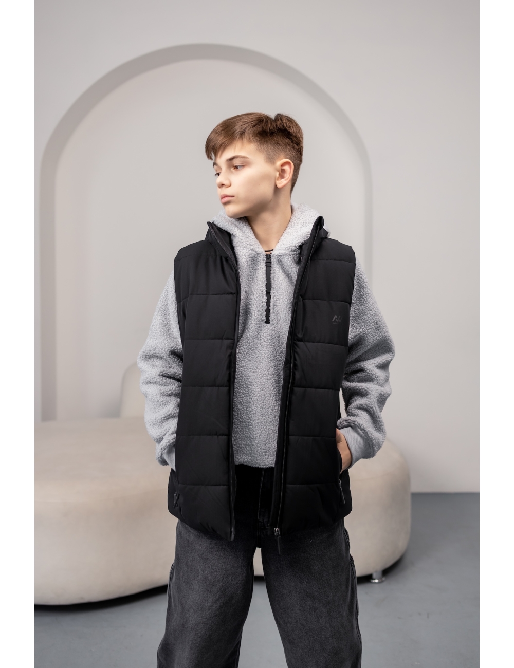 Жилетка (безрукавка) подростковая Nowear черная Жилетка (безрукавка) подростковая Nowear черная